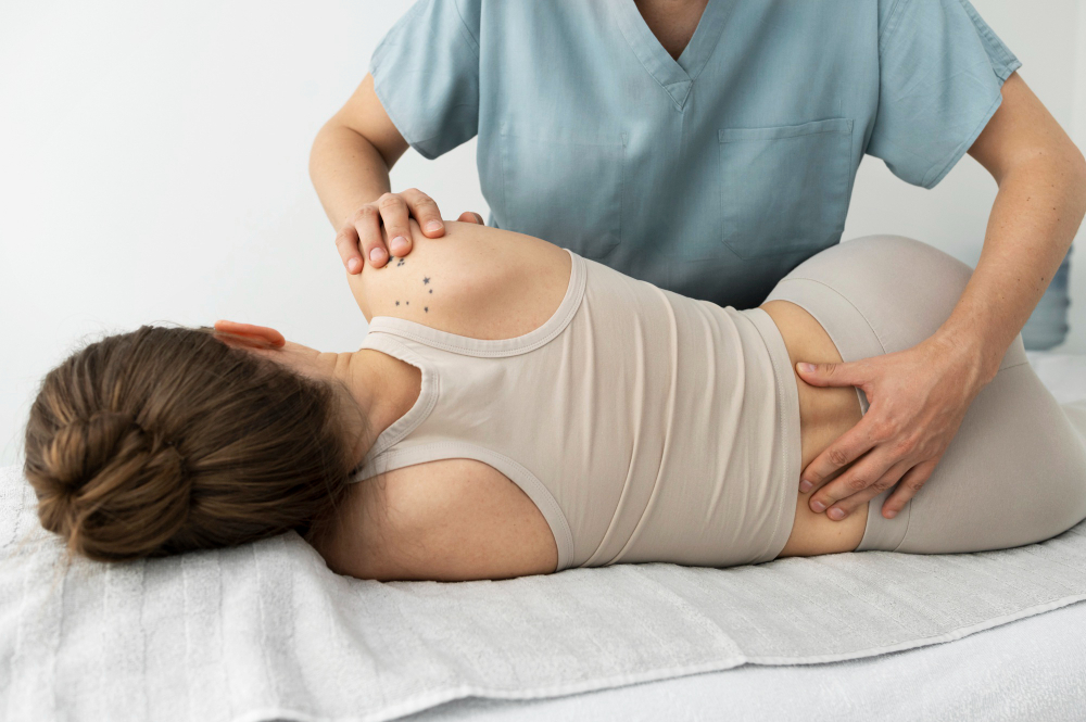 chiropractor treating patient in markham